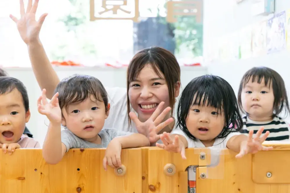 【市川市・本八幡】月給27万〜34万円！年間休日125日＆残業ほぼなし◎英語×モンテッソーリの小規模園で自分らしく働く（正職員）