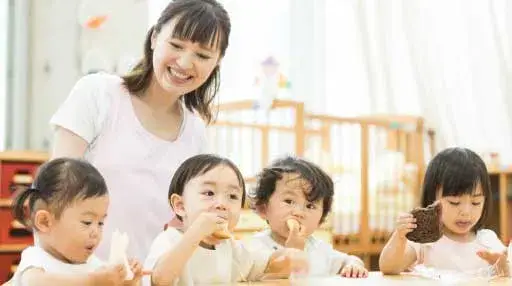 子どもたちが安全で安心できる環境の中で、伸び伸びと自己表現できる保育園を目指します。